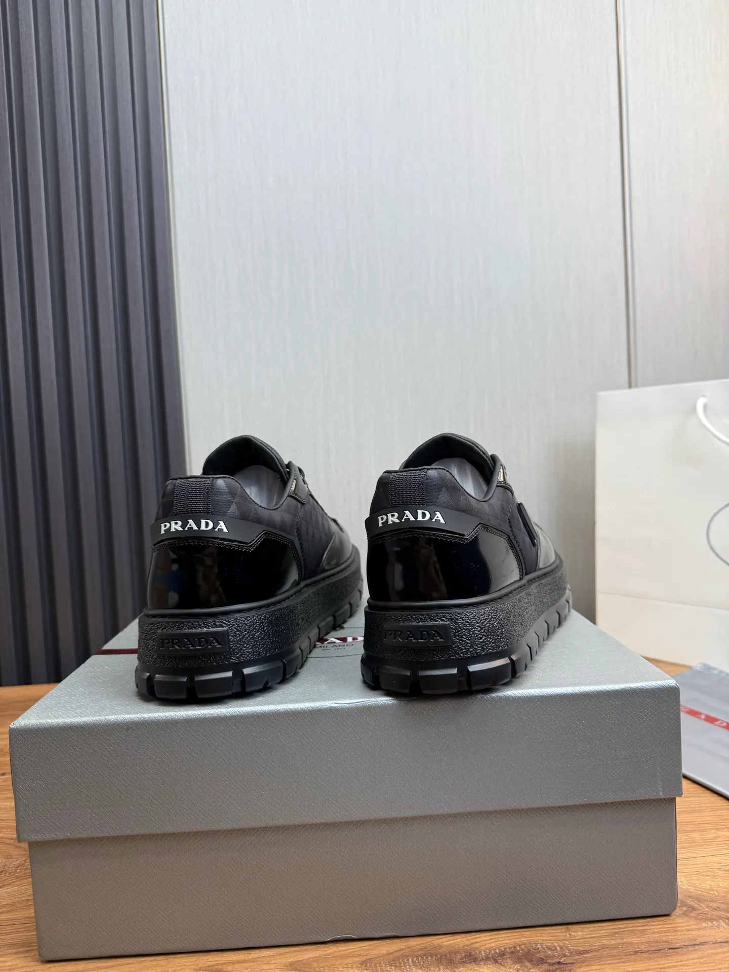 Men's shoes 💰580💰 [PRADA] Autumn and winter hot men's shoes shipped 👏Official website synchronized ⬆️Original fly-woven cowhide fabric + cowhide lining, 1⃣️:1⃣️reproduction, original sole, 38-45 (45. Customized, non-refundable)
